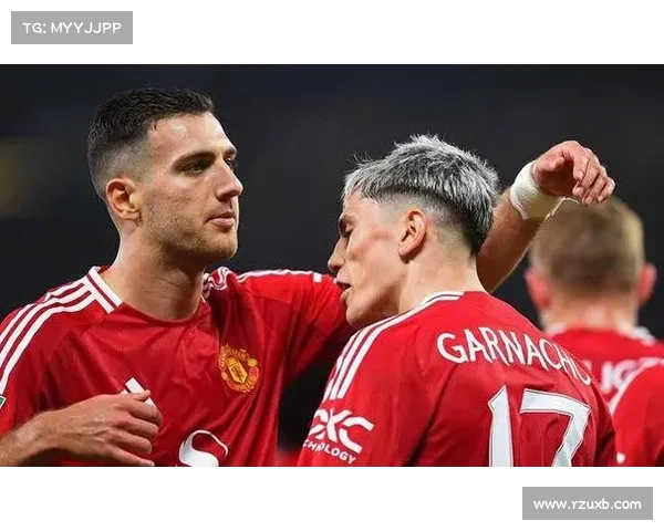 曼联前锋火力全开,进攻犀利 曼联前锋火力全开,进攻犀利