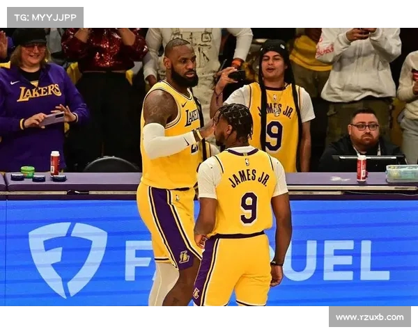 湖人队三位核心强势联手,攻防兼备 湖人队三位核心强势联手,攻防兼备