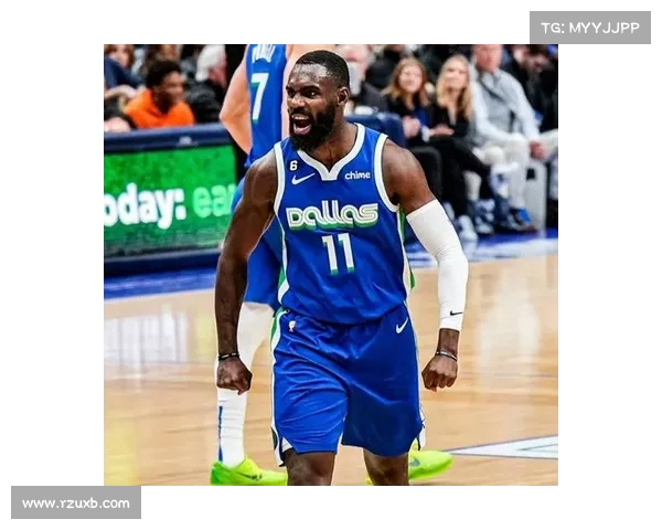 从尴尬到欣慰:哈达威垃圾时间三连击让场边老哈达威笑出声(哈达威视频) 从尴尬到欣慰:哈达威垃圾时间三连击让场边老哈达威笑出声(哈达威视频)