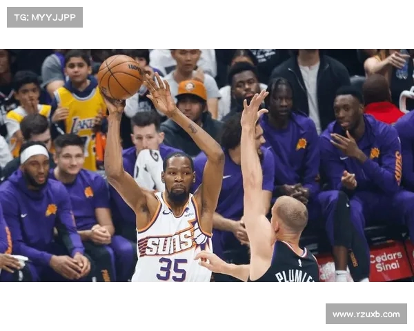 快船队关键进攻压制对手,锁定胜局 快船队关键进攻压制对手,锁定胜局